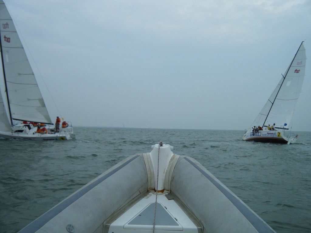Umpire's perfect view - China Club Challenge Match 2010 © Al Skinner